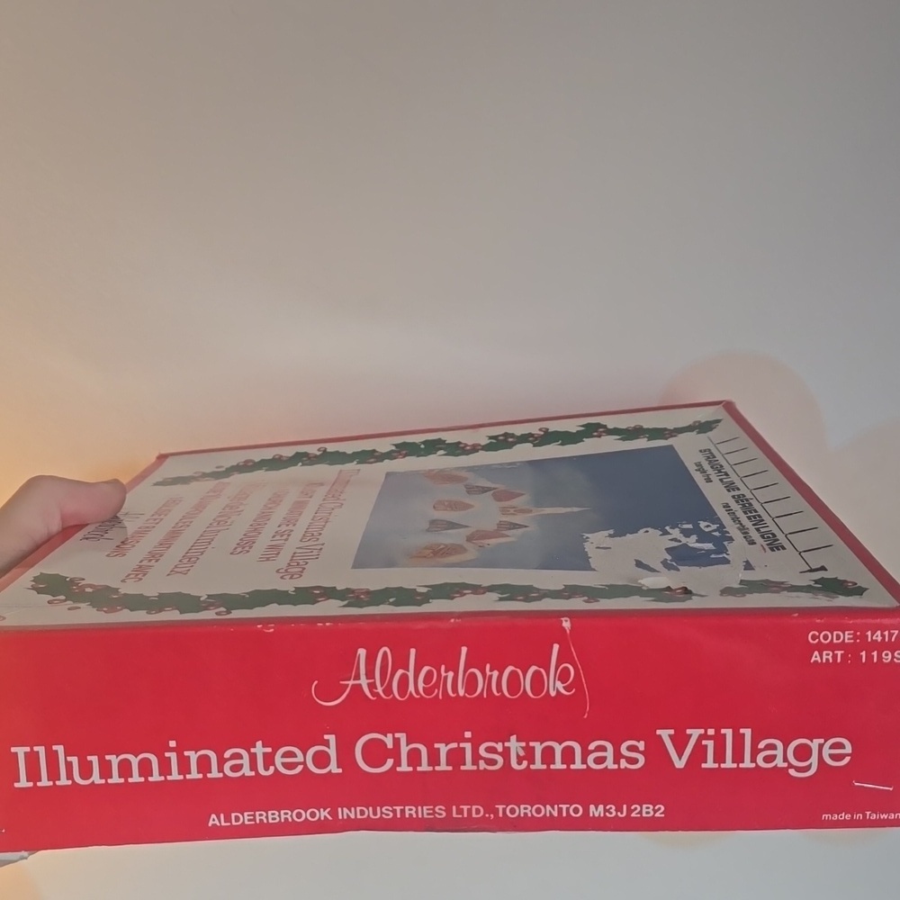 Vintage Alderbrook Christmas Village Set - Picture 4 of 9